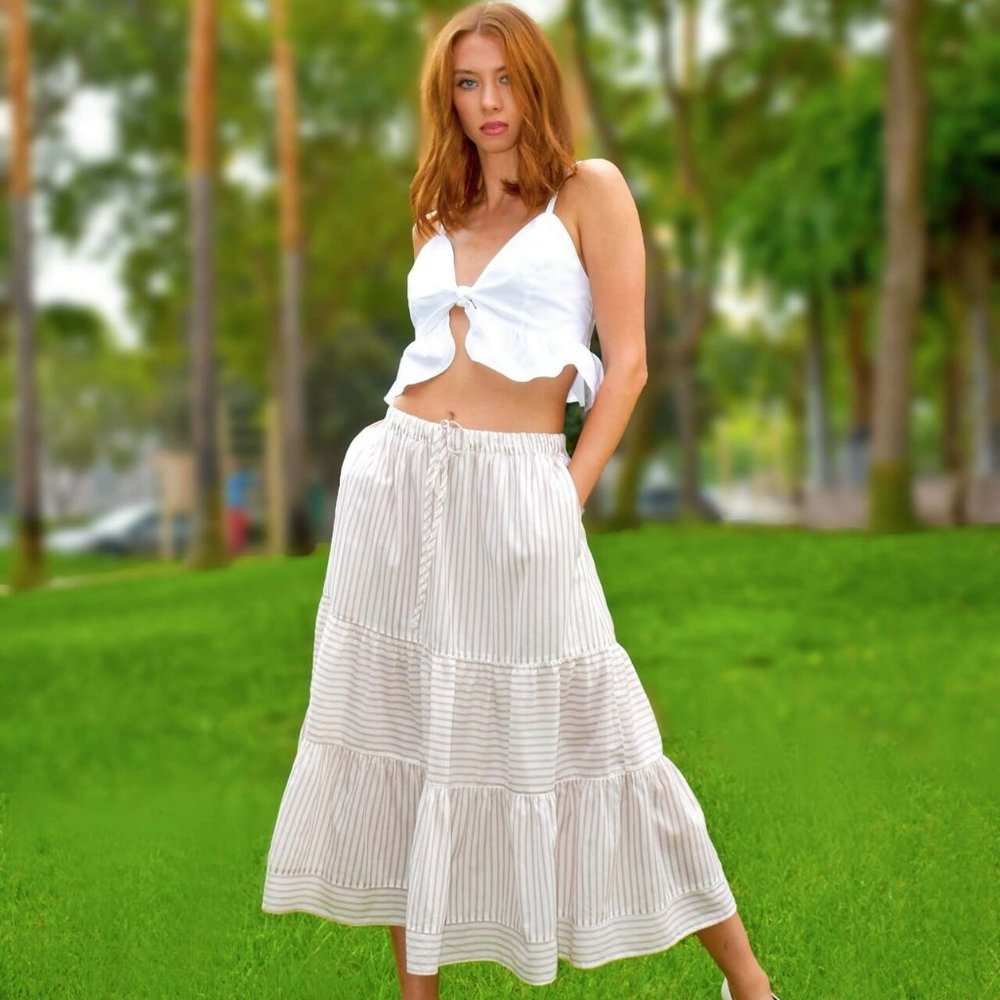 XiRENA White and Tan Striped Midi Skirt
